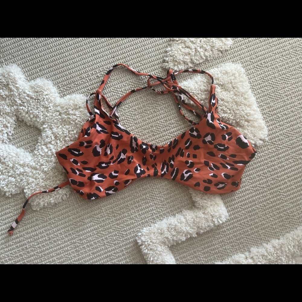 Womens Fabletics bathing suit top and bottom size XL.